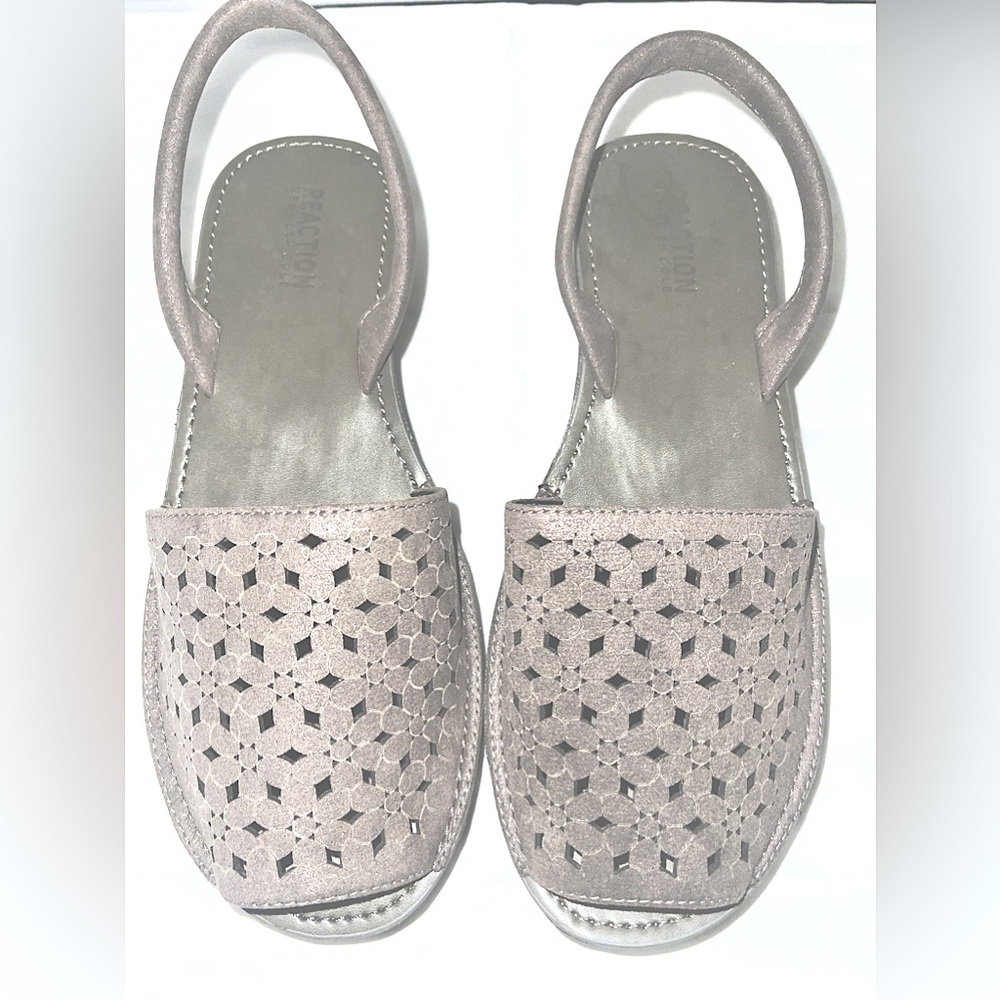 Woman Reaction Kenneth Cole Sandals / Size 9 (New Condition)
